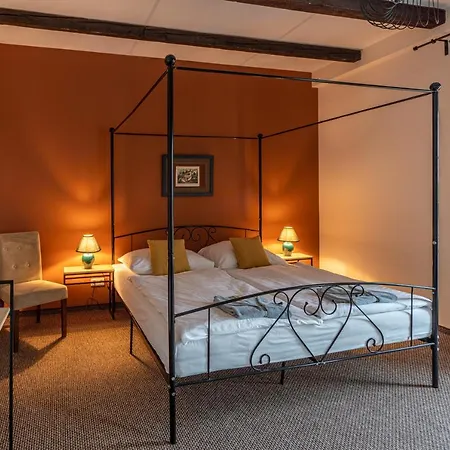 Tarnoca Kuria Bed & Breakfast Soponya