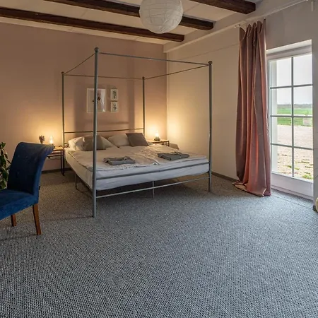 Bed & Breakfast Tarnoca Kuria *