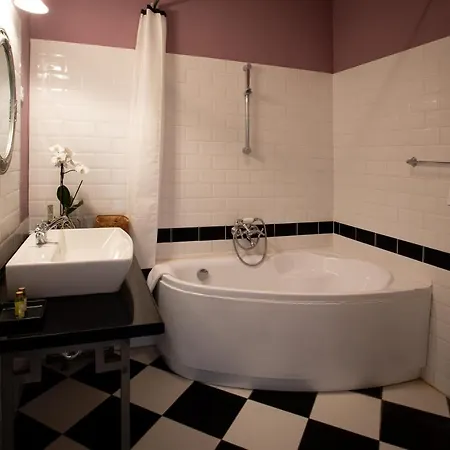 Tarnoca Kuria Bed & Breakfast
